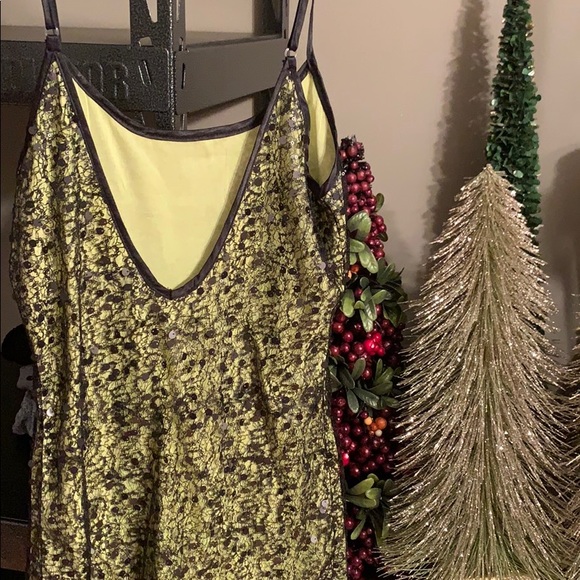 Sequined tank - Picture 2 of 2